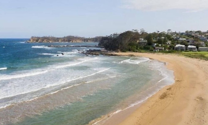 Malua Bay House | Stroll to the Beach