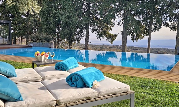 Ragalna House | Rahal villa with pool and outdoor fireplace between Etna and the sea