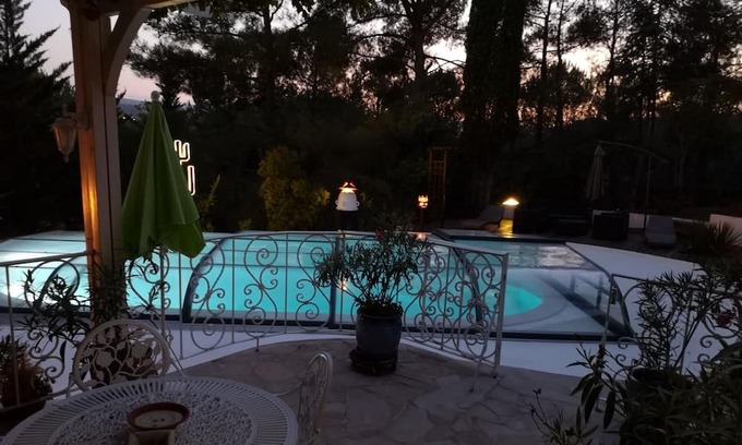 La Digne-d'Aval House | Grande Maison sur 1 ha de Terrain, Clos et Boisé Avec Piscine a la Campagne