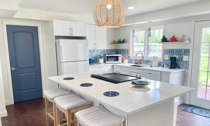 Indianapolis House | 10 min to Speedway! Large Home, Desirable Area!