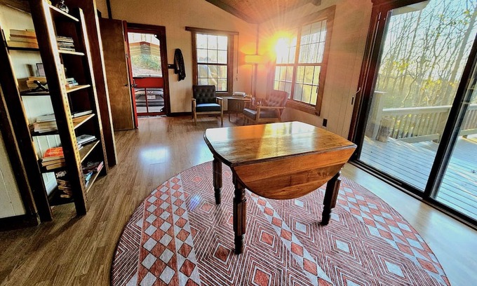 Andrews Cabin | Cozy modern Mountainview Cabin near Great Smoky Mountain National Park NC