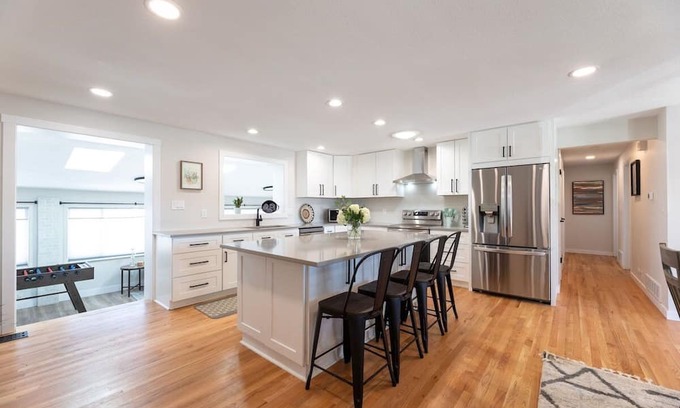 Berkley House | Coloradicool!Firepit|Game Room | Pet Friendly | 10 Min DT