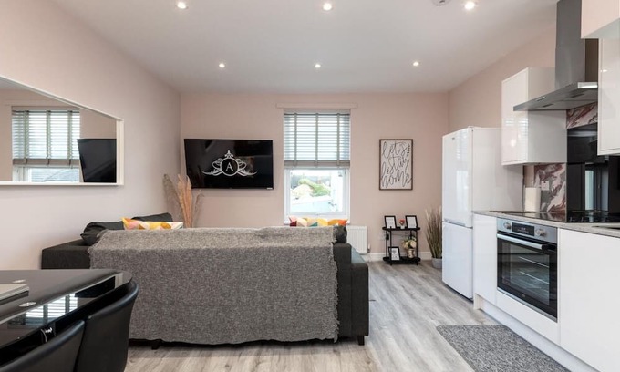 Gillingham Apartment | HUGE 1-Bed Apartment in Kent