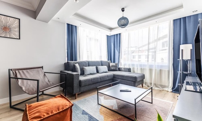 Kadikoy Apartment | Centrally Located Furnished Flat in Kadikoy