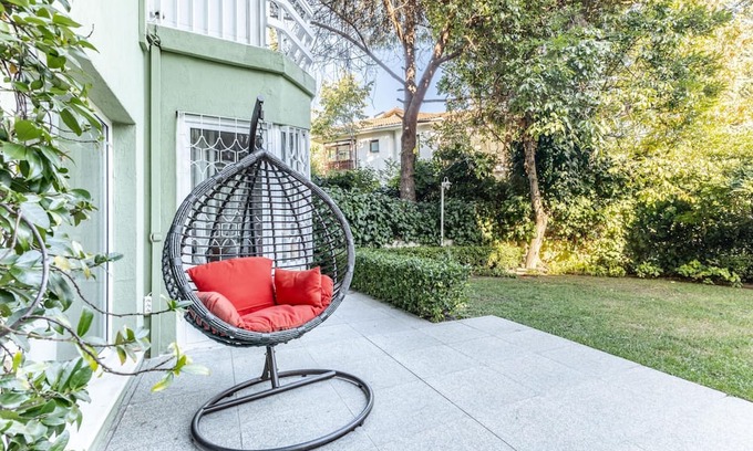 Arnavutkoy Apartment | Flat with Garden 10 min to Bebek Shore