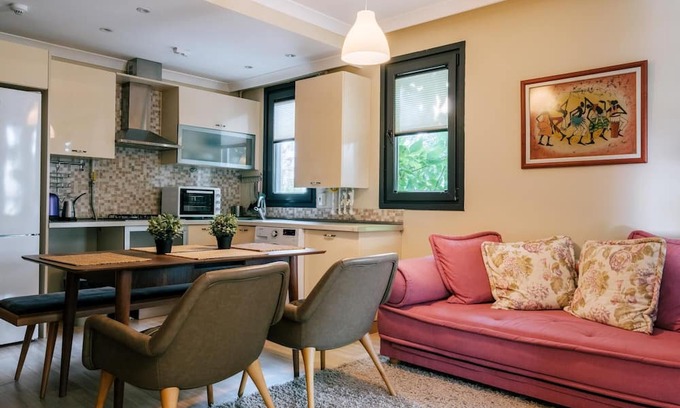 Bostanci Apartment | Modern Flat By Bagdat Avenue and Bostanci Coast