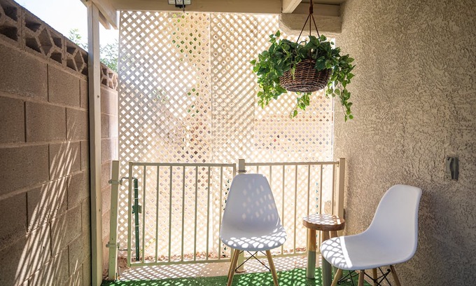 Paradise Apartment | Cozy Unique King Studio With Breakfast Nook - Close To The Las Vegas Strip