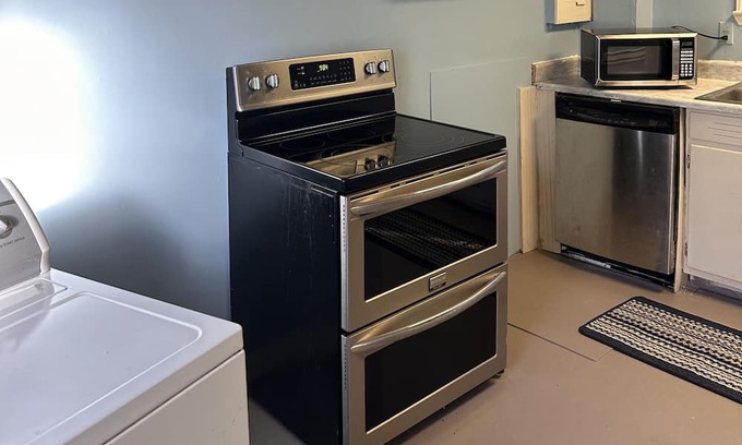 Stuart House | Simple house, king size bed with full bathroom and a kitchenette.