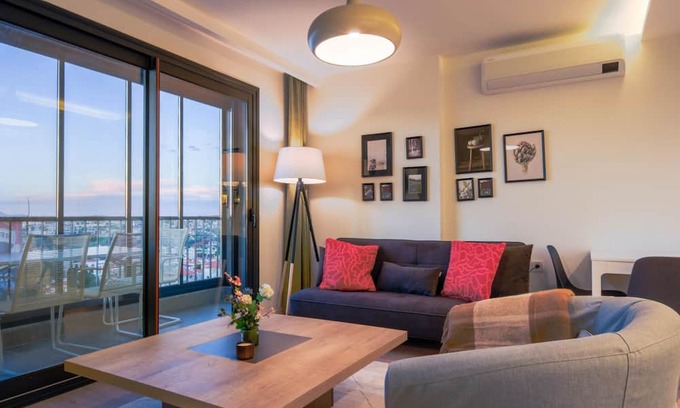 Cesme Apartment | Comfy Flat with Balcony 5 min to Cesme Marina