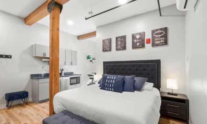 Manchester Apartment | The Press Box - Premium King Bed!