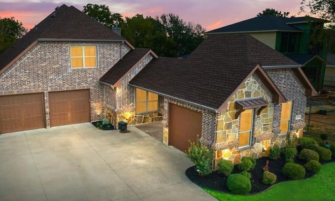 Grapevine House | Historic Grapevine 3-bedroom house 4 minutes walk from Historic main street.