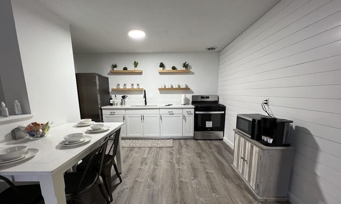 University Heights Condo | Entire 2 bedroom condo - walk to UF/Shands