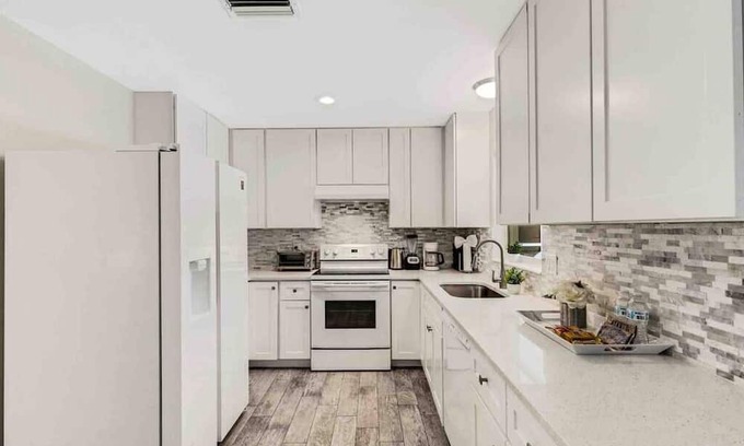 Bayshore Gardens House | Tropical Paradise for 8!