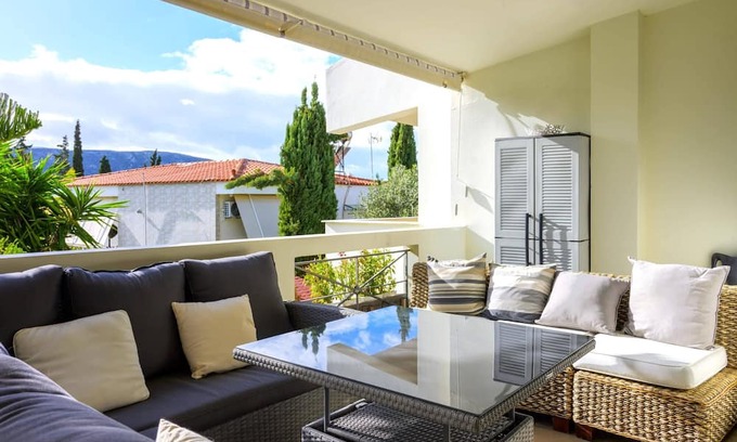 Porto Rafti Apartment | Escape in Porto Rafti - A Spacious Coastal Haven