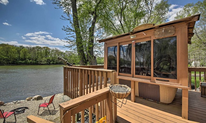 Logansport Cabin | Riverfront ‘Shiitake Cabin’ w/ Private Hot Tub!