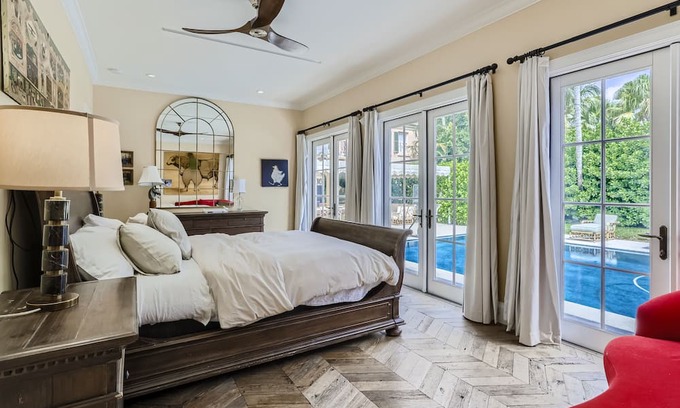 Palm Beach - West Palm Beach House | Fatio desigend 5 bd/6.5 ba Estate | Private Pool | Beach acccess | Quiet North End