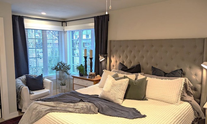 Elmvale - Eastway - Riverview - Riverview Park West House | Cozy oasis for professionals, where comfort & productivity seamlessly converge!