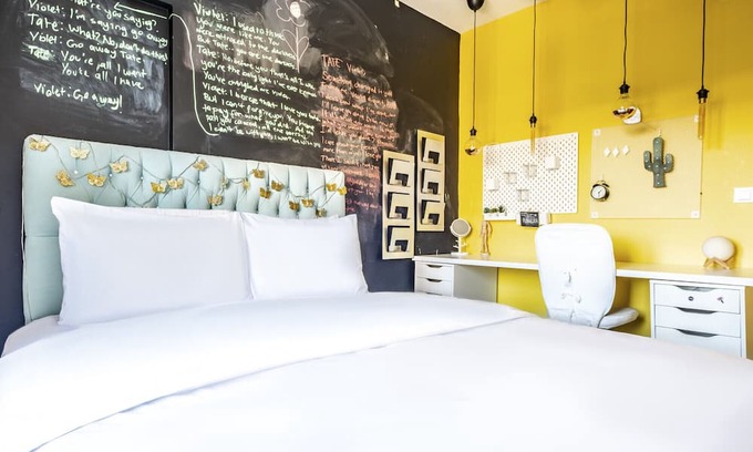Ust Bostanci Apartment | Vibrant Flat in Atasehir with Central Location