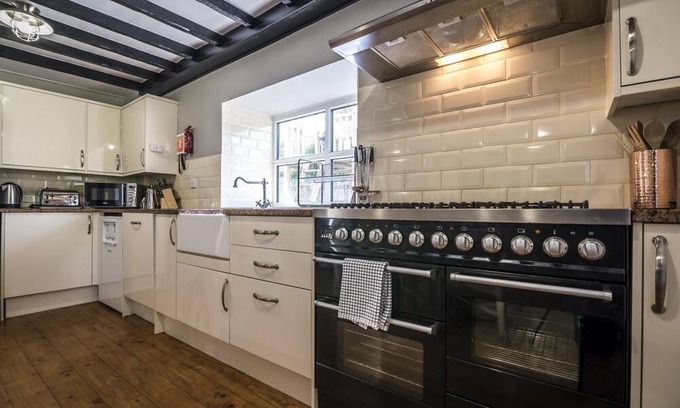 Penally House | Barn Conversion - Hot Tub - Penally - Tenby