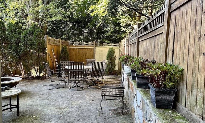 Greenwich House | BEAUTIFUL TOWNHOUSE ON BRUCE PARK 10 MIN WALK TO TRAIN ON GREENWICH AVE