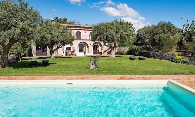 Milo Villa | Villa Inessa (6 Guests) - Sicilian villa with pool, Mt. Etna Area