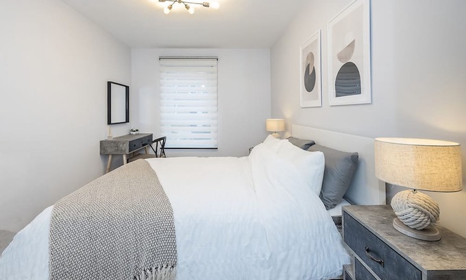 Goresbrook Apartment | Well presented and stylish 2 bedroom apartment close to Station. Free Parking!