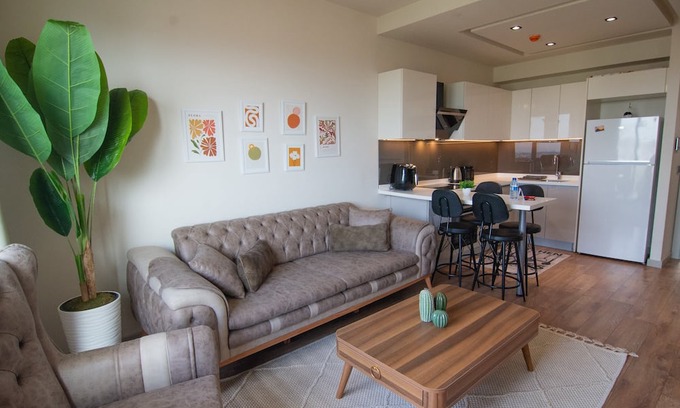 Beylikduzu Apartment | Modern Istanbul Retreat: Elegant 1+1 Apt