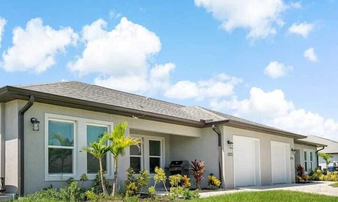 Warm Mineral Springs Apartment | 3 Bedroom 724822 by Houzlet