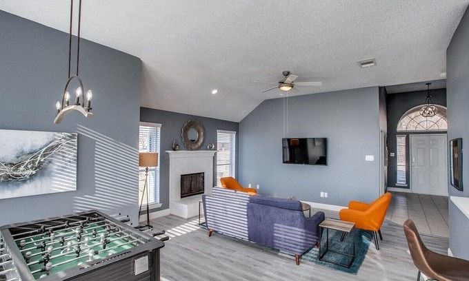 Elmo House | Stylishly Updated 3 Bedroom / Foosball Table!