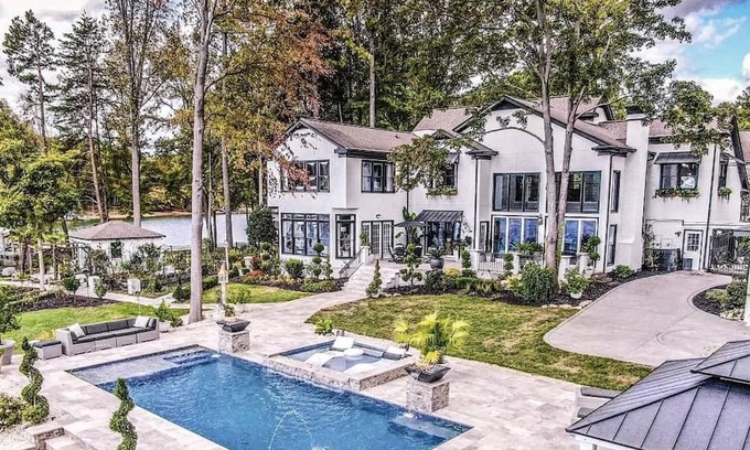 Mayhew House | New Listing! The White Lotus - Luxurious Waterfront home on Lk Norman - Pool - Private Beach - Dock