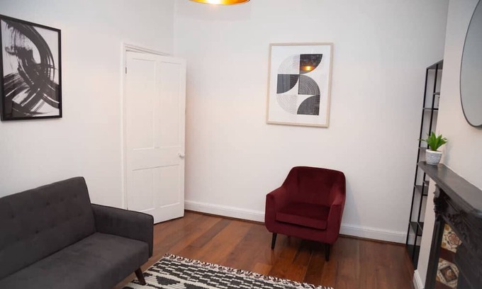 Trafford House | Byrom House - Lovely 2 bed mid terrace property ideally located.