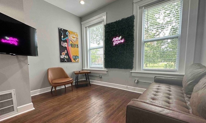 West End Apartment | {WestEnd Two} Stylish & Cozy