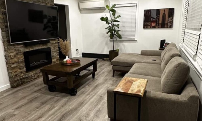 Lake Hiawatha House | Amazing Two level Single family home closed to Restaurants and malls