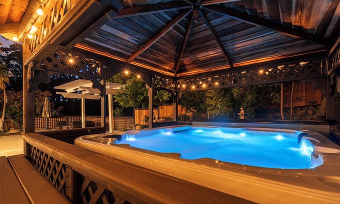 Park Pacifica House | Serene Oasis w/Hot Tub Pool Table, Arcade Games and Infrared Sauna 25 Min to SF!