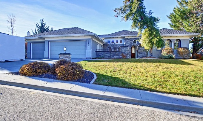 Collister House | Luxurious Hilltop Home W/Amazing Views