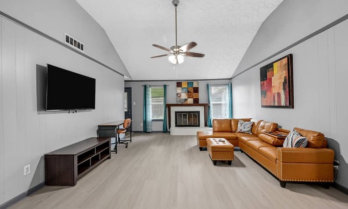 League City House | New Listing/NASA/ 4br 2ba 2000sq Sleeps10, Pet Friendly,Monthly discounts