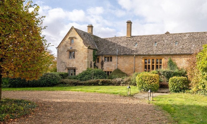Stanton Cottage | Foxholme Manor - Spacious manor with swimming pool and tennis court