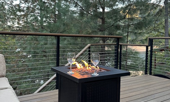 Lakehead House | Shasta Lake- Beautiful lake views and water access