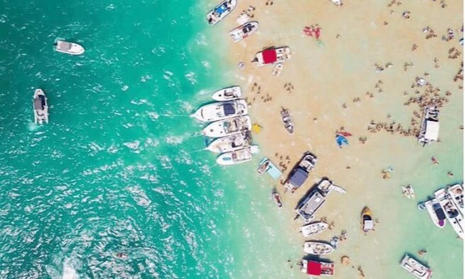 Rapid City House | 🪢 Beautiful 3BDR Home by Torch Lake Sandbar