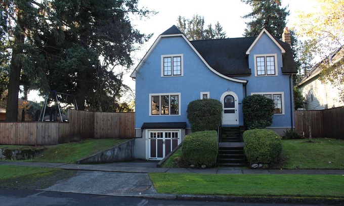 Mount Scott-Arleta House | Beautiful Tudor style furnished mid term rental available Nov 30th - Feb 29