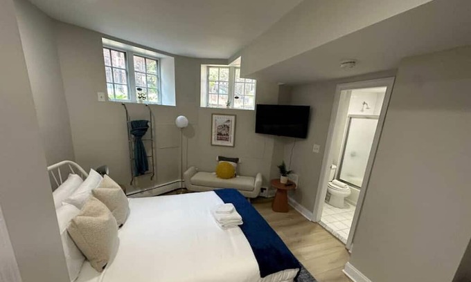 Prudential - St. Botolph Apartment | Quaint Studio Apt! | Steps from Back Bay