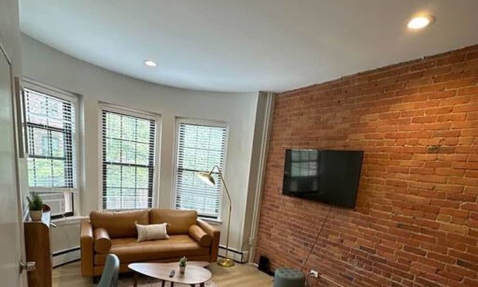 Prudential - St. Botolph Apartment | Peaceful Back Bay Studio