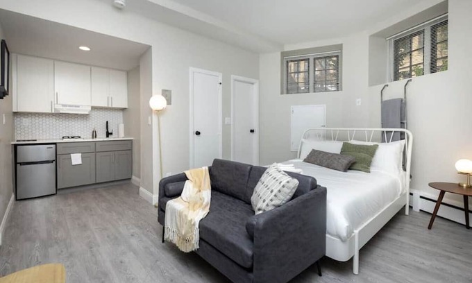 Prudential - St. Botolph Apartment | Serene South End Studio