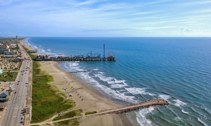San Jacinto House | Historic Galveston 1900s charmer in prime location