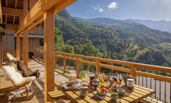 Les Belleville Ski Chalet | Chalet Moor - Five Bedroom Chalet, Sleeps 12