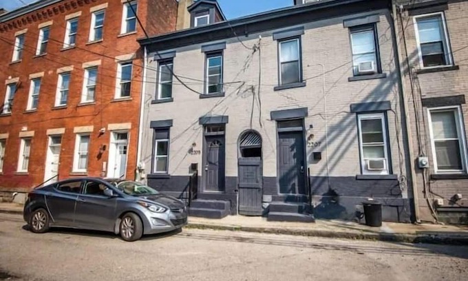 South Side Flats Apartment | 3 Bedroom 717970 by Houzlet