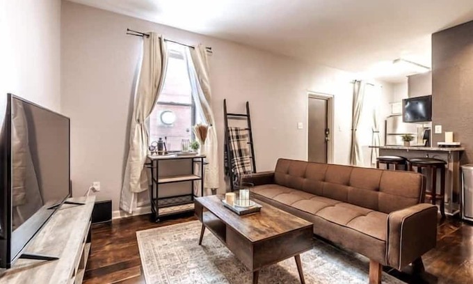 South Side Flats Apartment | 1 Bedroom 718039 by Houzlet