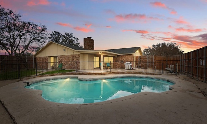 Northeast Carrollton House | Luxury Retreat in Carrollton – Pool, Patio & More