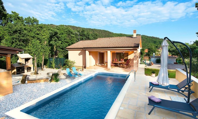 Ripenda Kras Villa | Eine Oase am Meer mit Privatem Pool und Bezauberndem Garten