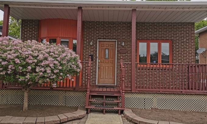 Longueuil House | Cozy Bungalow Longueuil | 3 BR | 6 pers